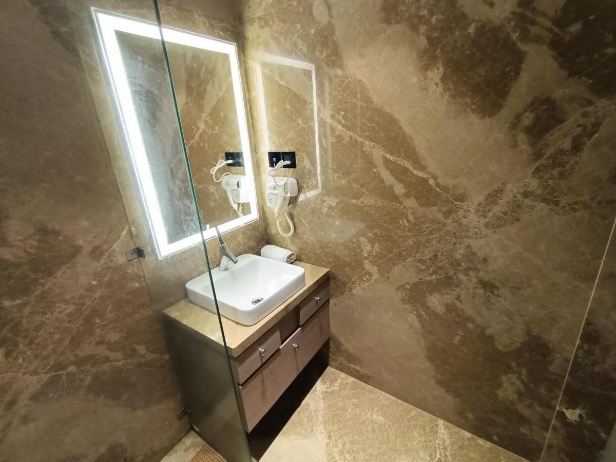 Hotel Highway Inn Andheri East Mumbai Eksteriør bilde